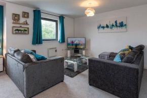 BEST PRICE! Superb city centre apartment, 2 Superkings or 4 singles Smart TV & Sofa bed- FREE SECURE PARKING